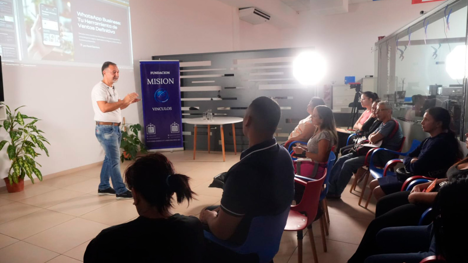 Jóvenes en taller de oficios